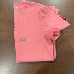 Figs one pocket scrub top no stains or rips